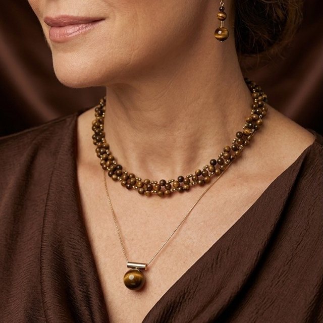 Tiger’s eye beaded collar with a gold drop